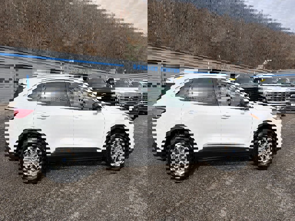 Used 2022 Ford Escape SE image 2