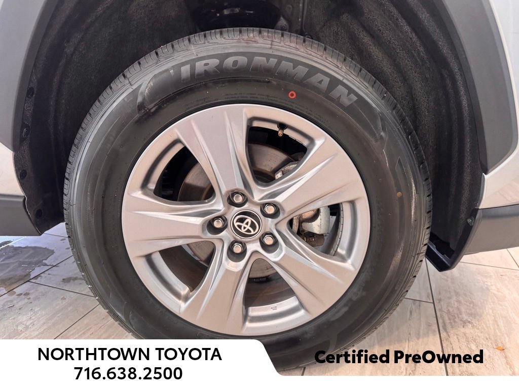 Used 2025 Toyota RAV4 LE AWD/4WD image 21