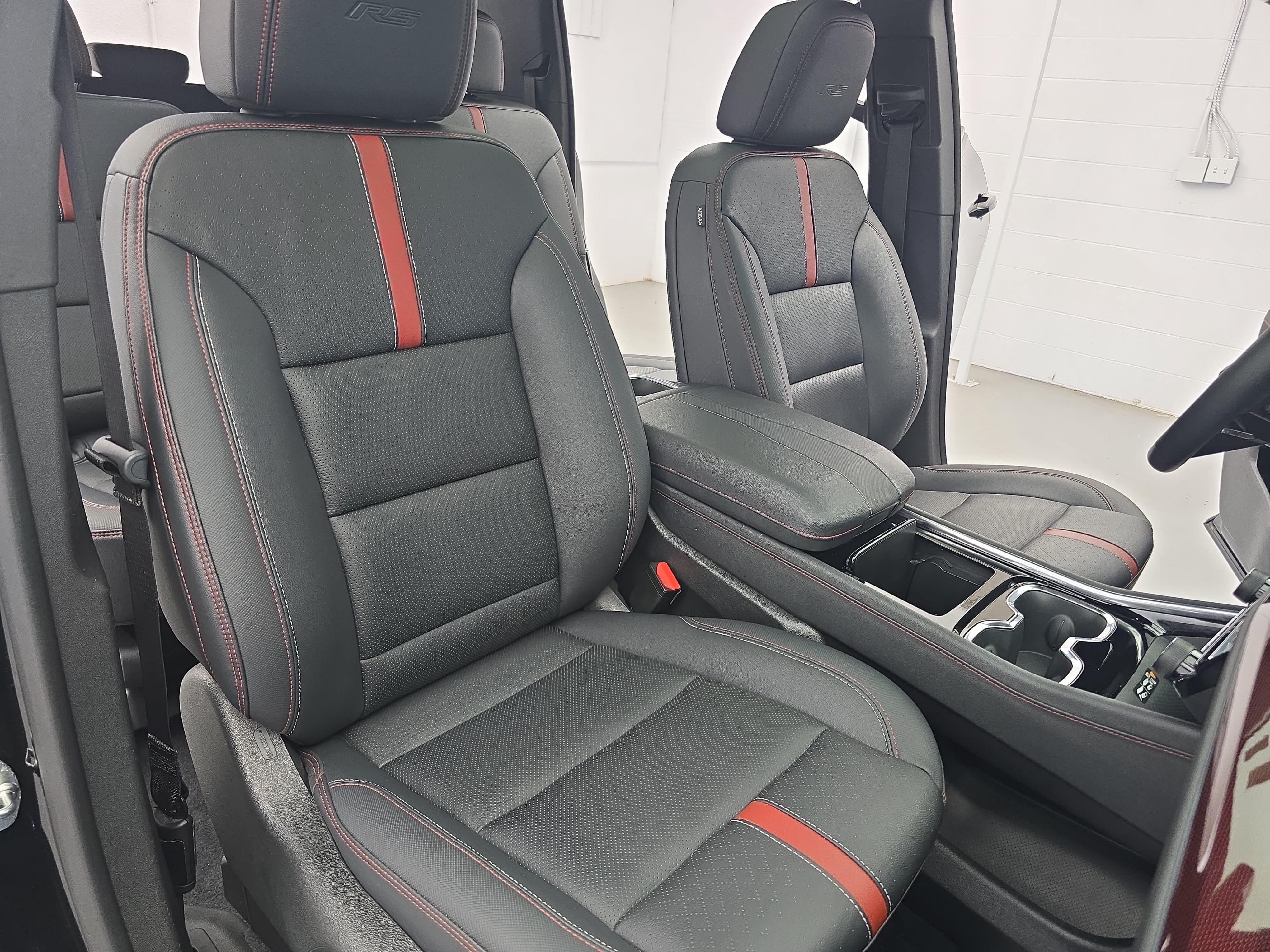 Used 2024 Chevrolet Traverse RS FWD image 10