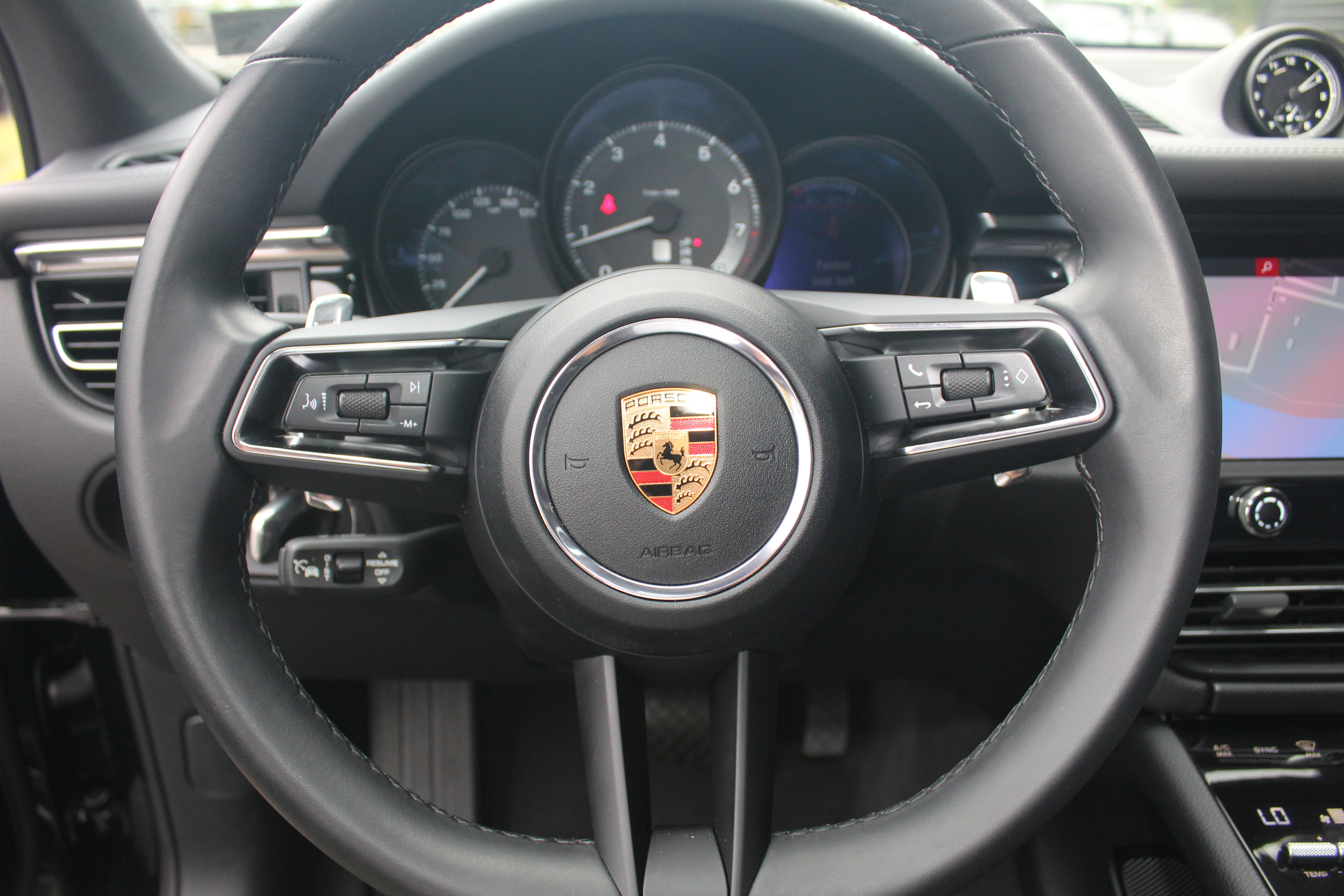 Certified 2025 Porsche Macan image 19