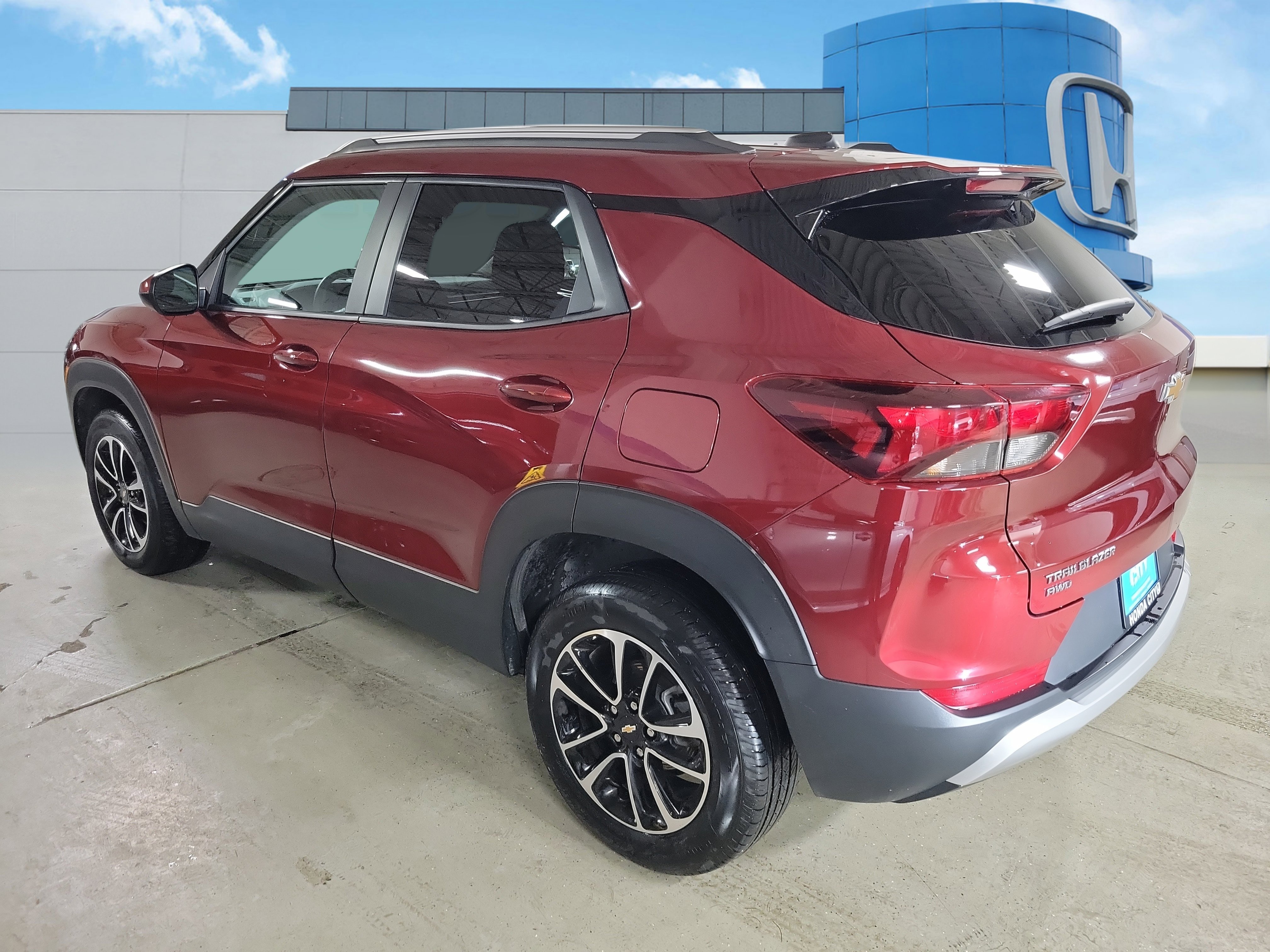 Used 2025 Chevrolet TrailBlazer LT AWD/4WD image 4