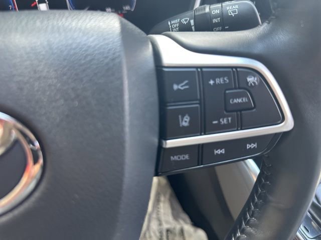 Used 2023 Toyota Highlander Limited image 23