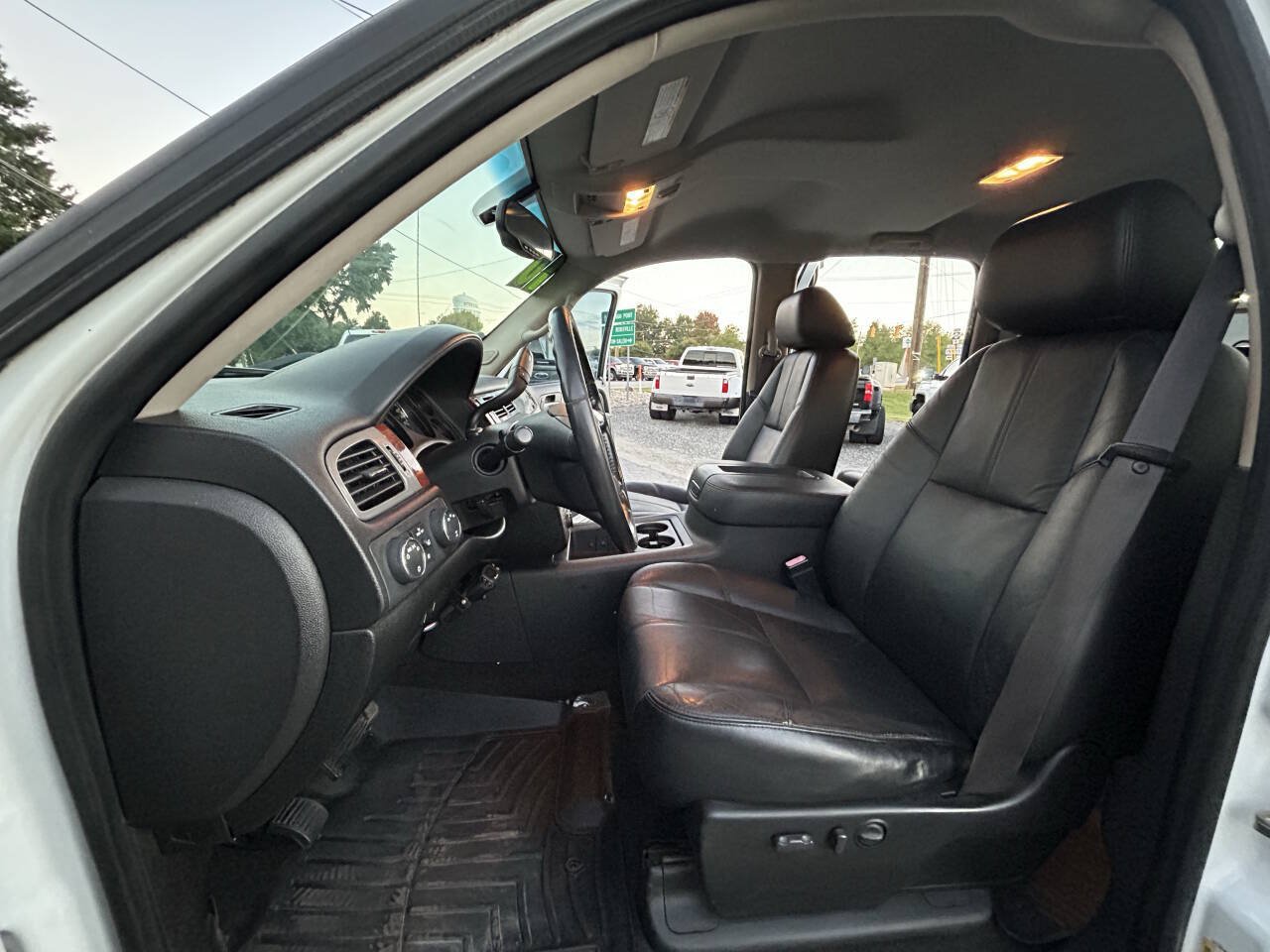 Used 2010 GMC Sierra 3500 SLT w/ SLT Convenience Package AWD/4WD image 18