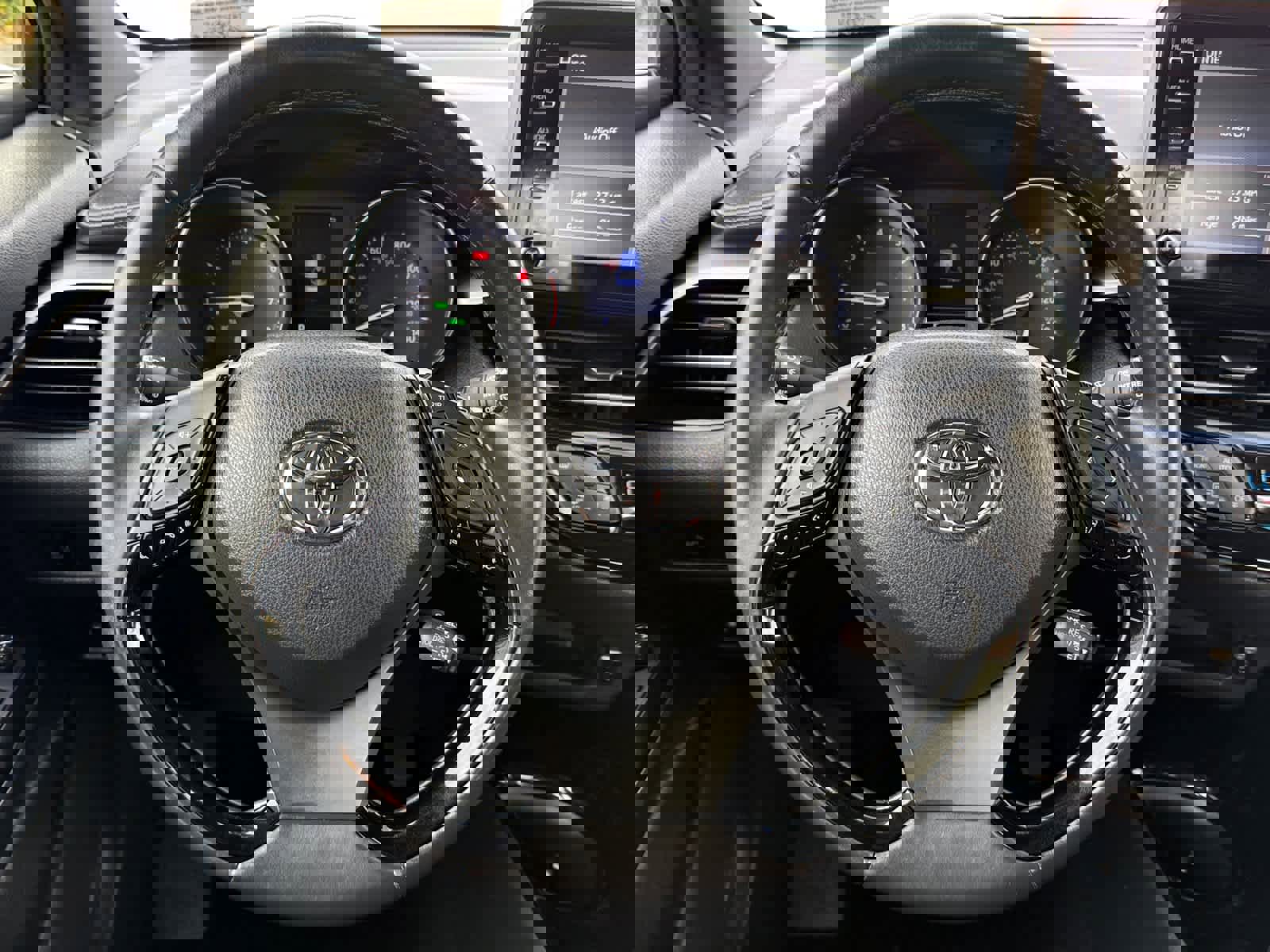 Used 2019 Toyota C-HR XLE image 16