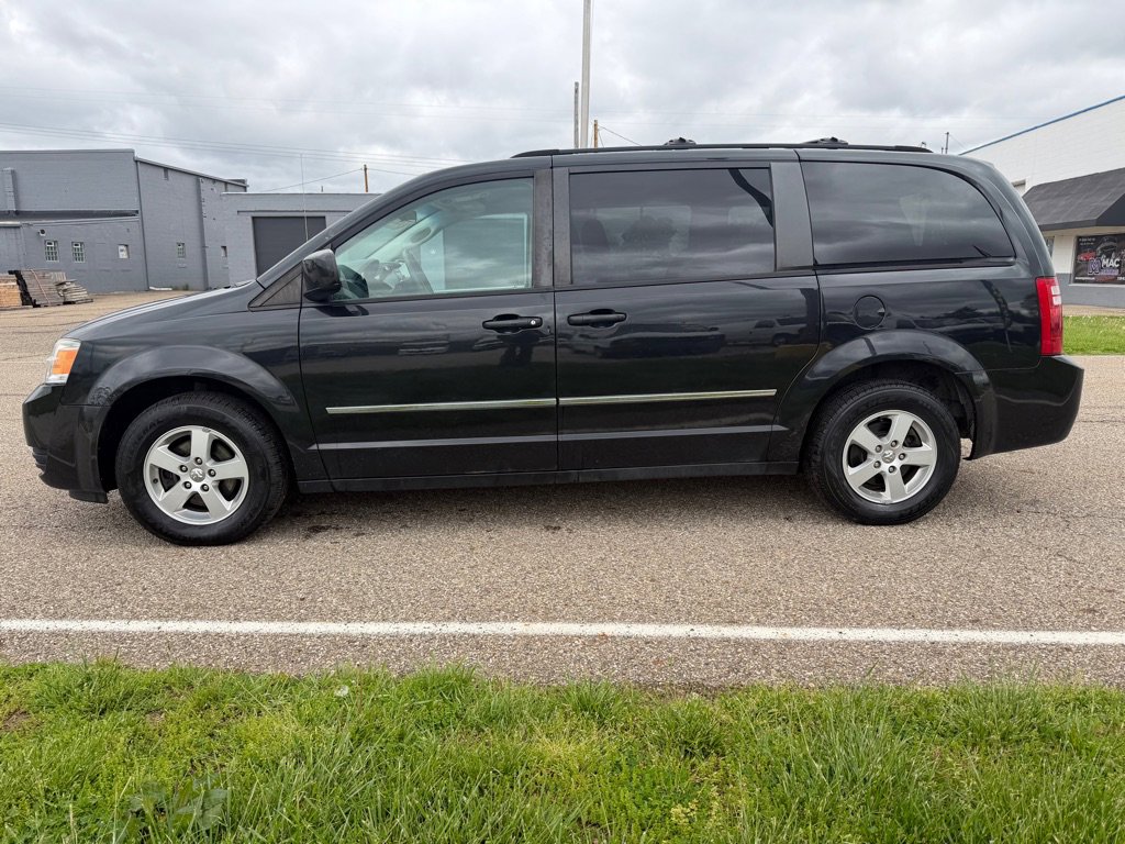 Used 2010 Dodge Grand Caravan SXT FWD image 8