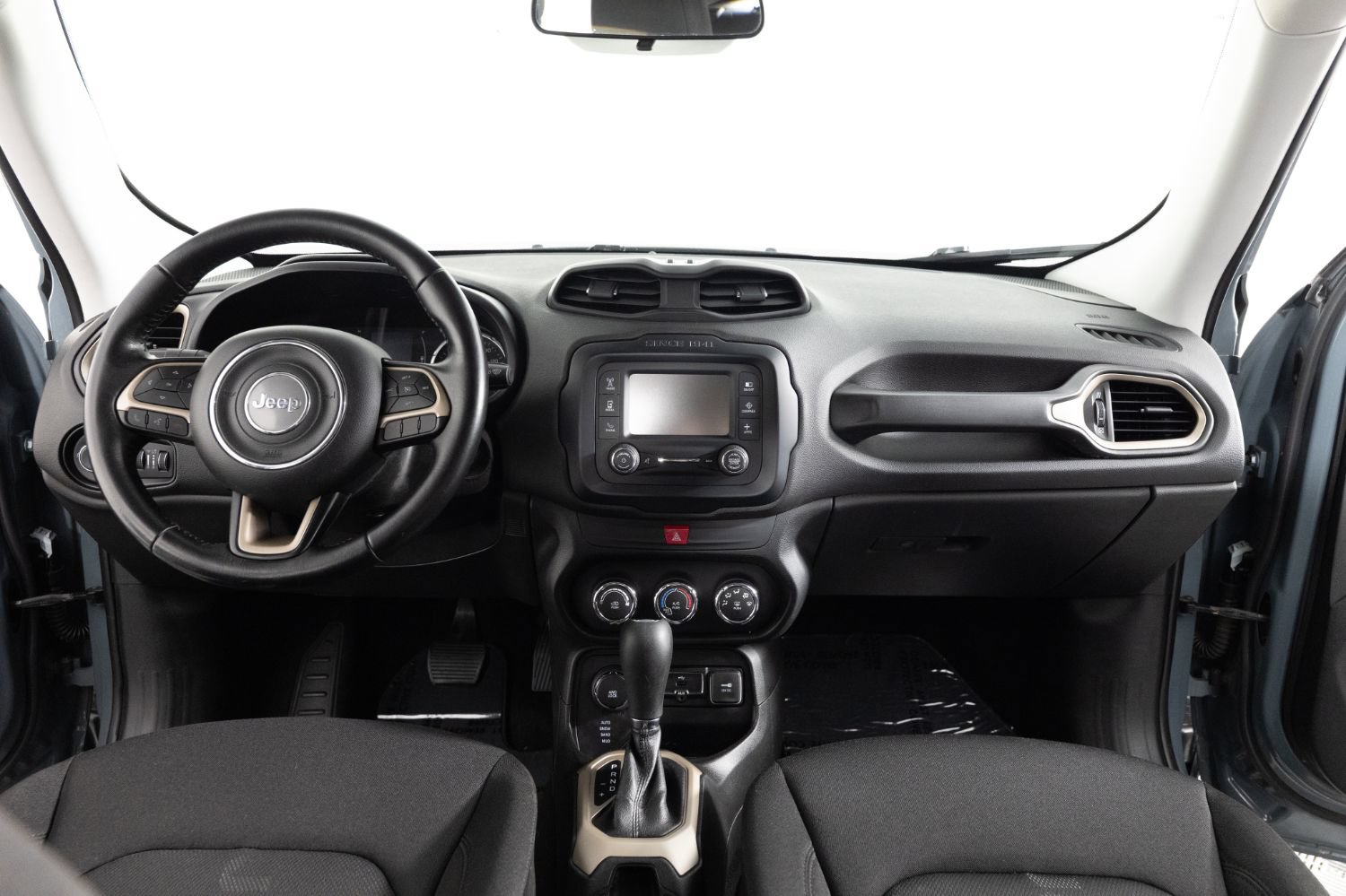 Used 2017 Jeep Renegade Latitude w/ Trailer Tow Group AWD/4WD image 32