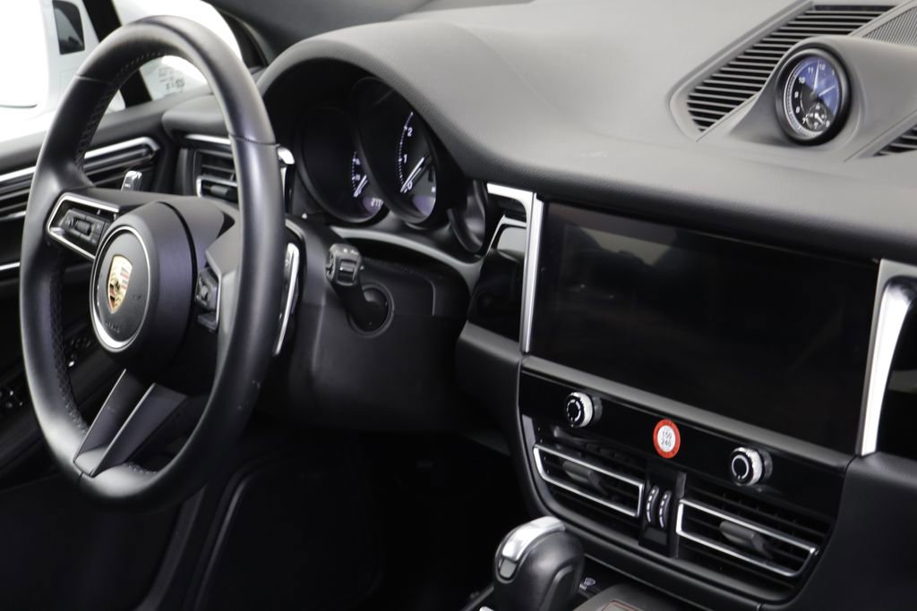 Used 2024 Porsche Macan AWD/4WD image 20
