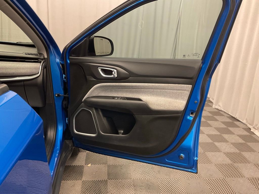 Used 2022 Jeep Compass Latitude image 15