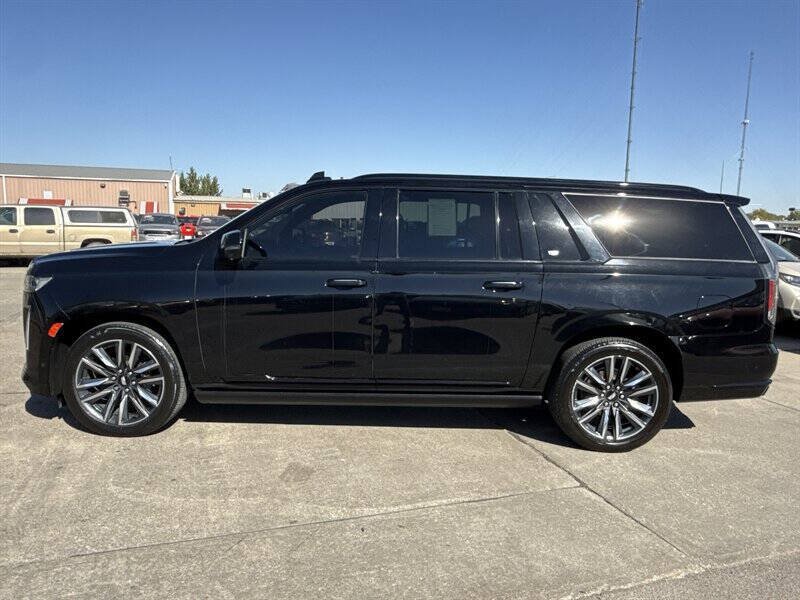 Used 2023 Cadillac Escalade ESV Sport w/ Touring Package AWD/4WD image 3