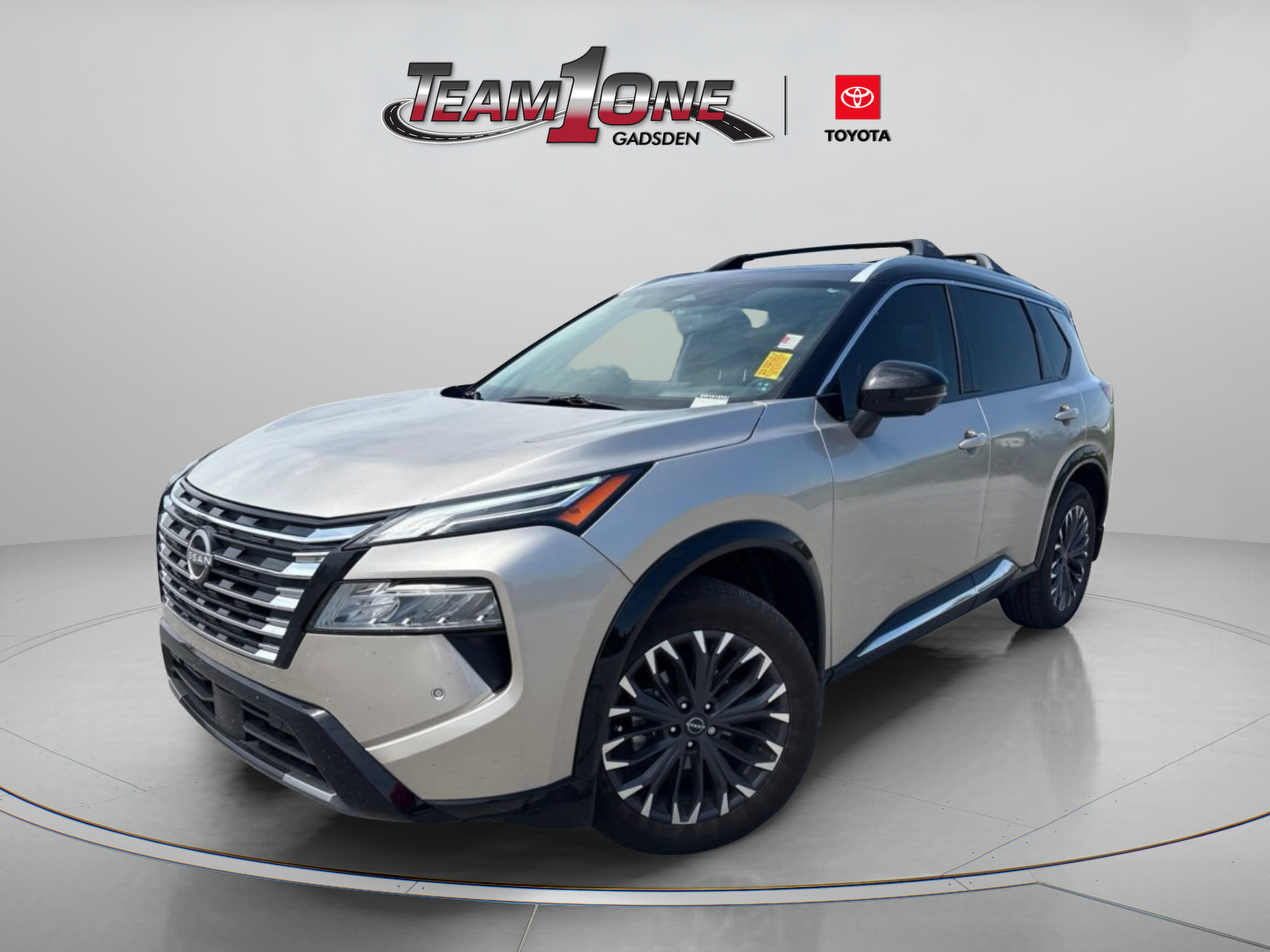 Used 2025 Nissan Rogue Platinum w/ Platinum Premium Package FWD image 4