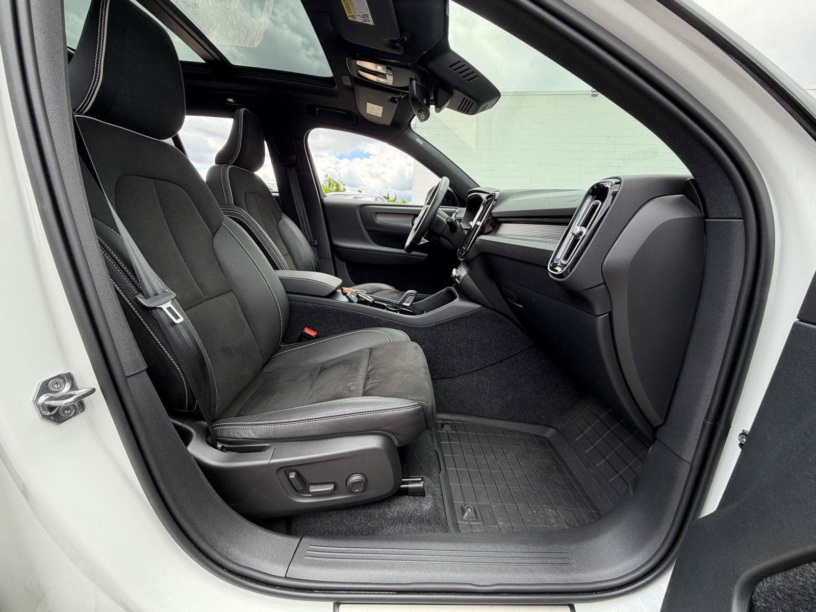 Used 2021 Volvo XC40 P8 Recharge w/ Advanced Package AWD/4WD image 28