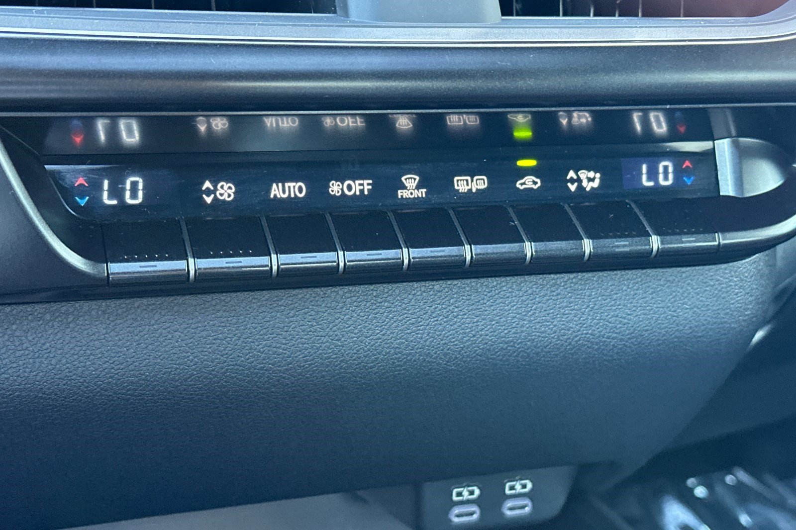 Used 2025 Lexus UX 300h FWD w/ Accessory Package (Z2) image 18