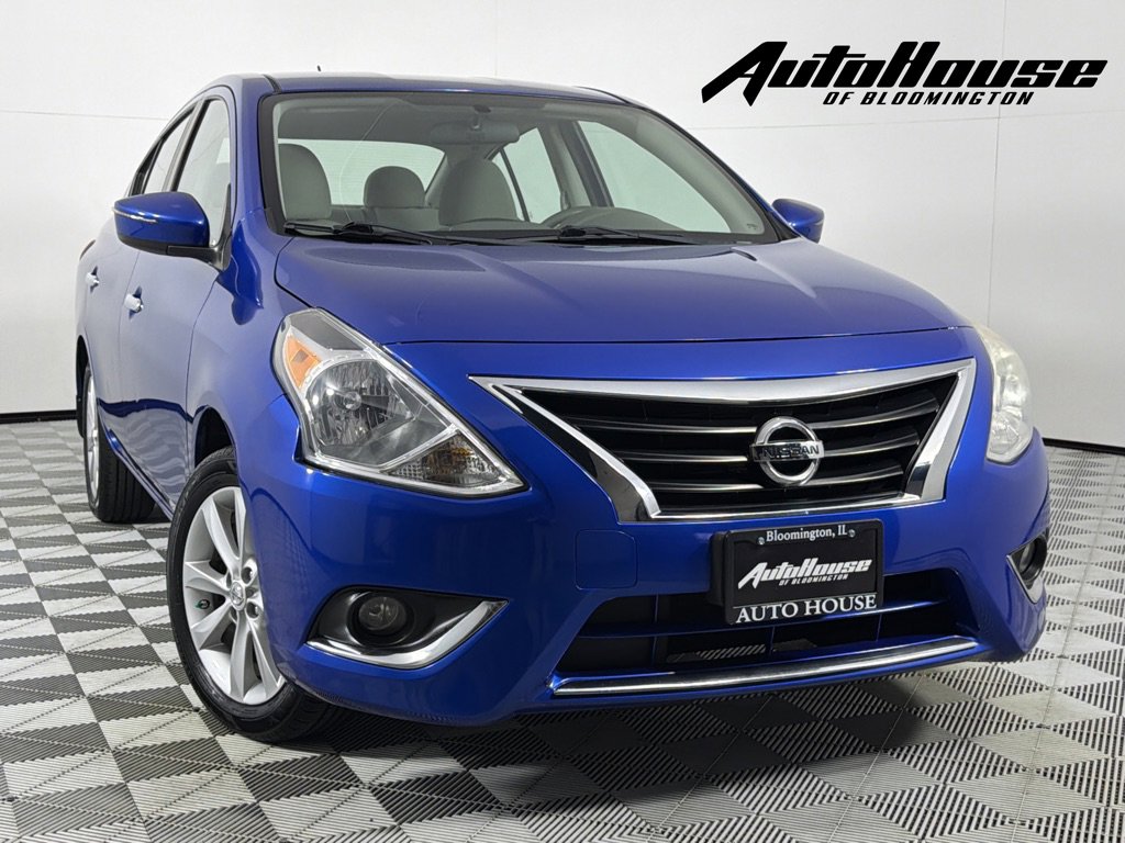 Used 2015 Nissan Versa SL FWD image 1