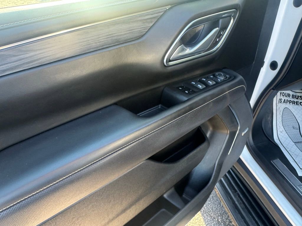 Used 2023 GMC Yukon SLT w/ SLT Premium Package image 19