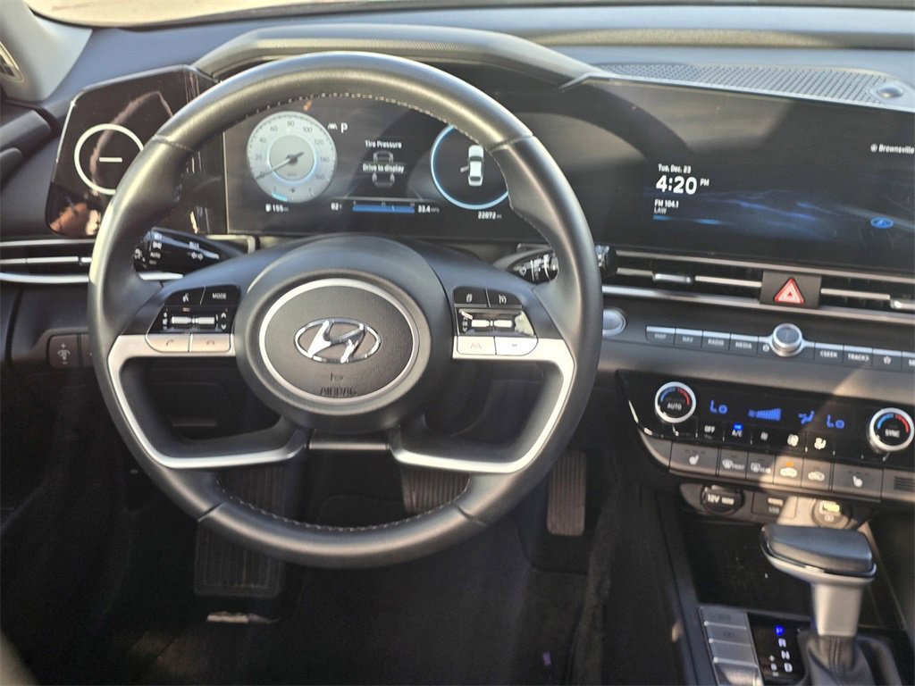 Used 2023 Hyundai Elantra Limited w/ Cargo Package image 15