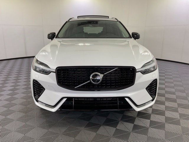 Used 2024 Volvo XC60 B5 Plus w/ Protection Package Premier AWD/4WD image 2