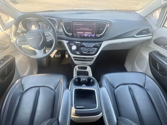 Used 2023 Chrysler Pacifica Touring-L FWD image 24