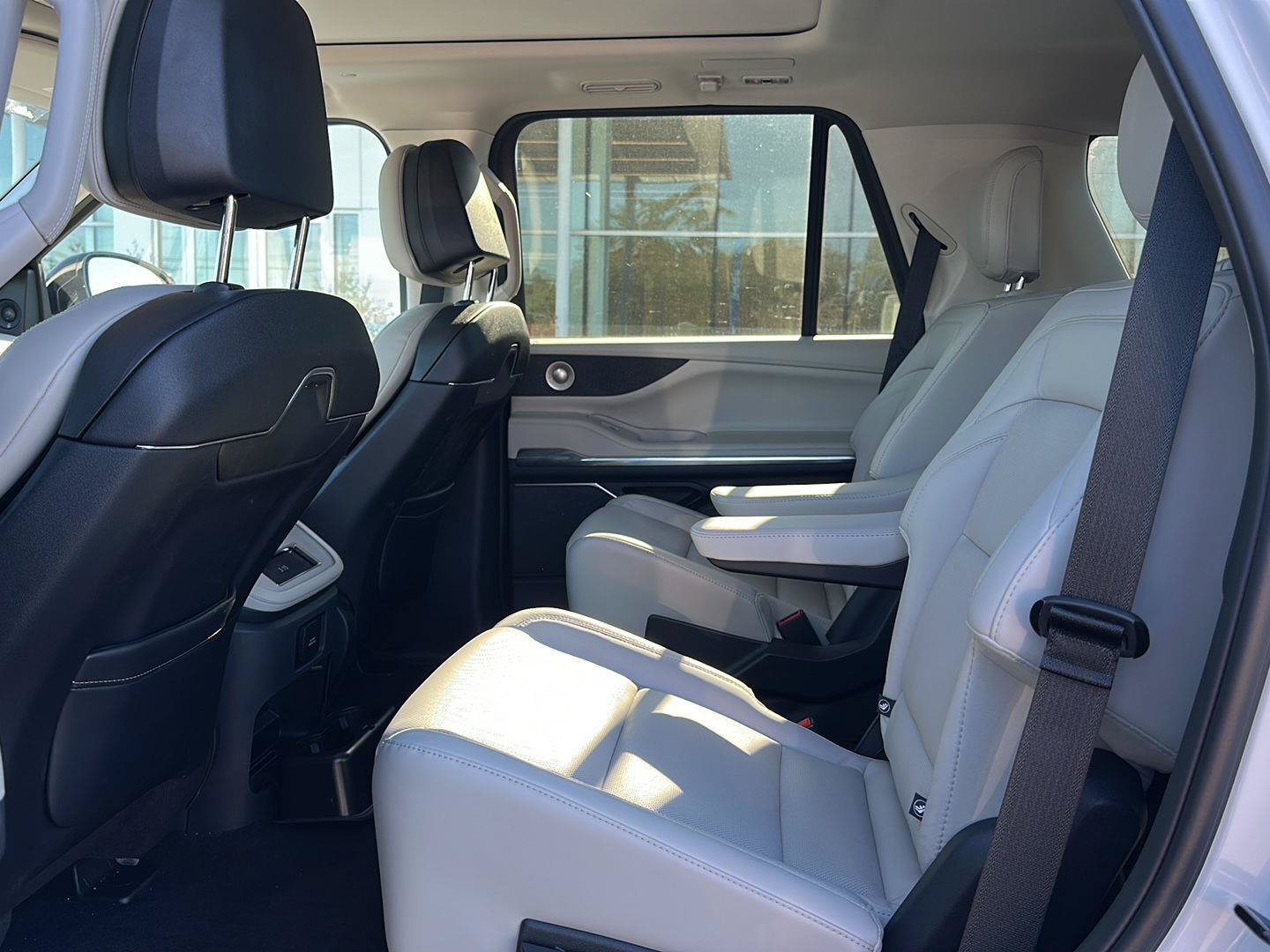 Used 2025 Lincoln Navigator Reserve AWD/4WD image 10