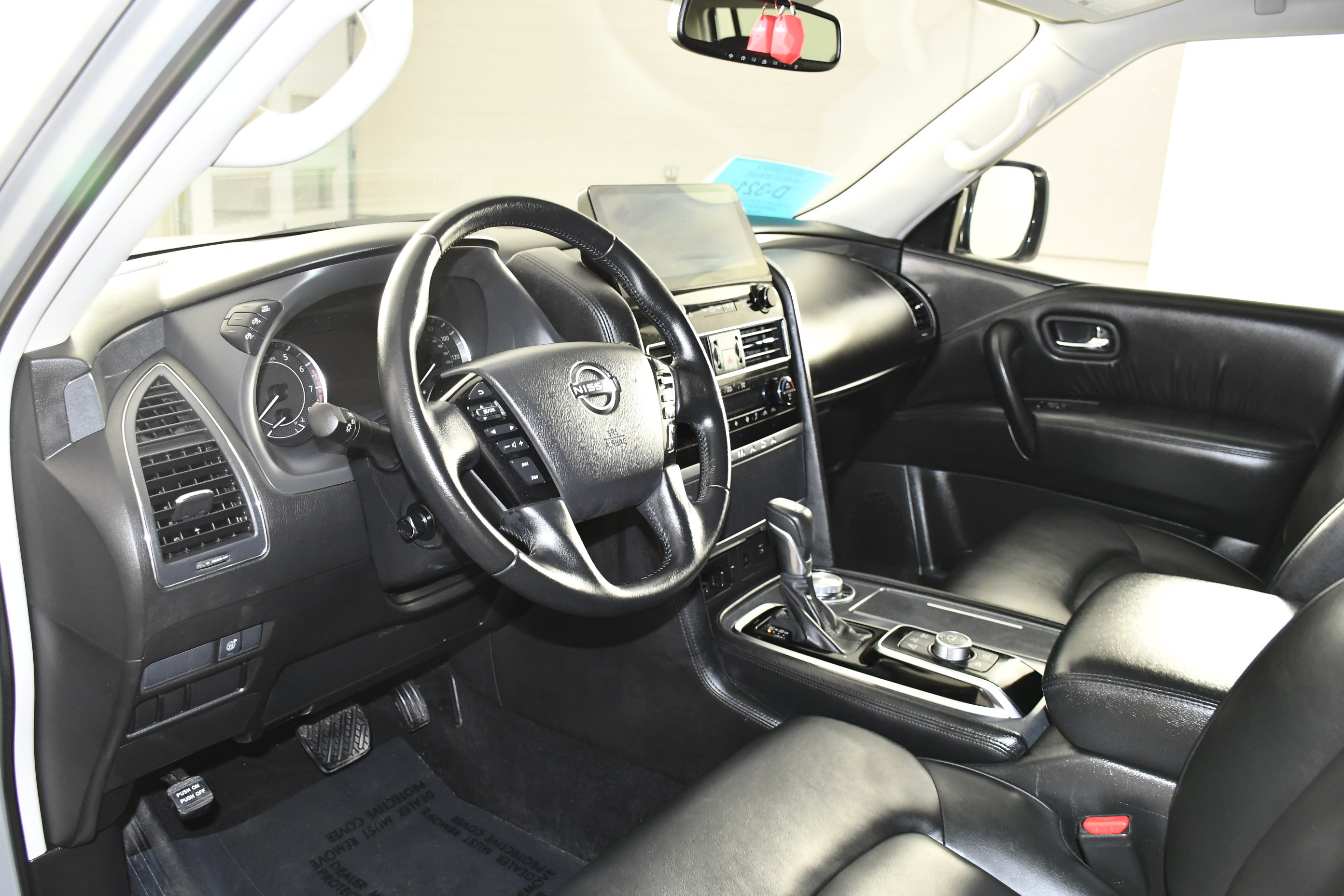 Used 2024 Nissan Armada SV image 2