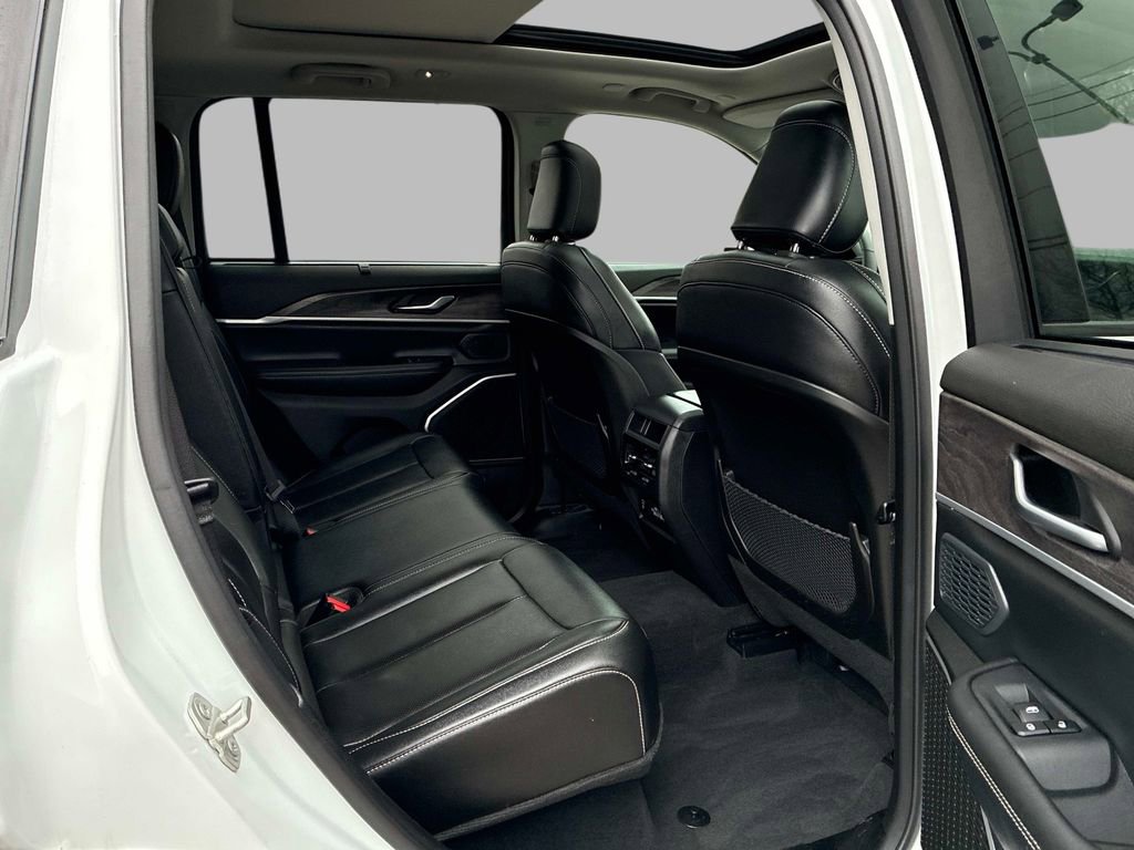 Certified 2023 Jeep Grand Cherokee 4WD 4xe w/ Luxury Tech Group II image 10