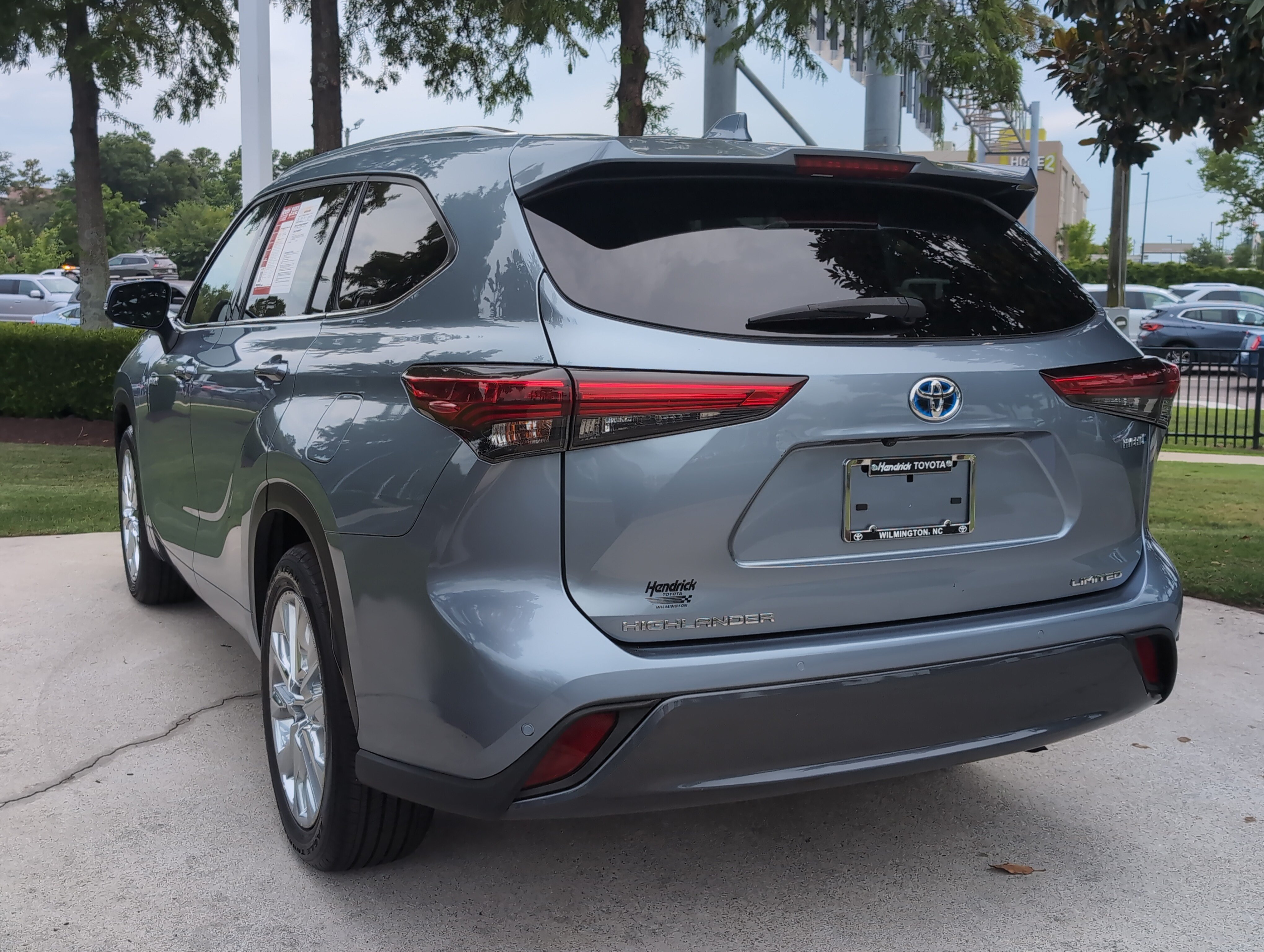 Used 2020 Toyota Highlander Limited FWD image 8