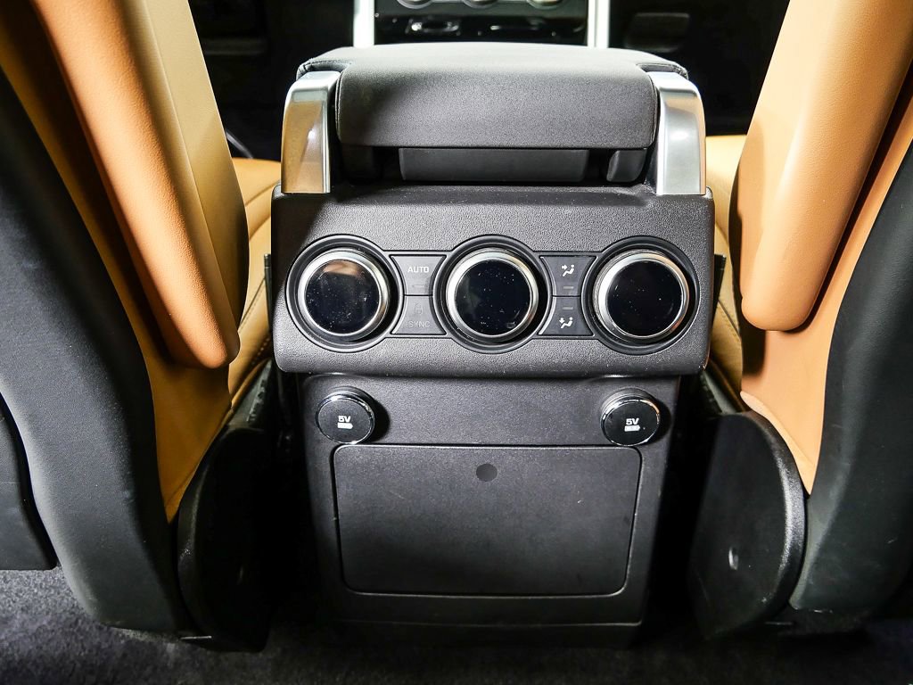 Used 2018 Land Rover Discovery HSE image 19