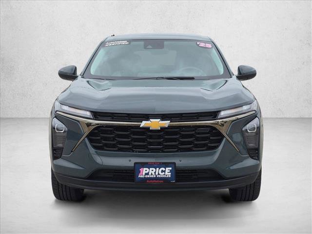 Used 2025 Chevrolet Trax LS w/ LS Convenience Package FWD image 2