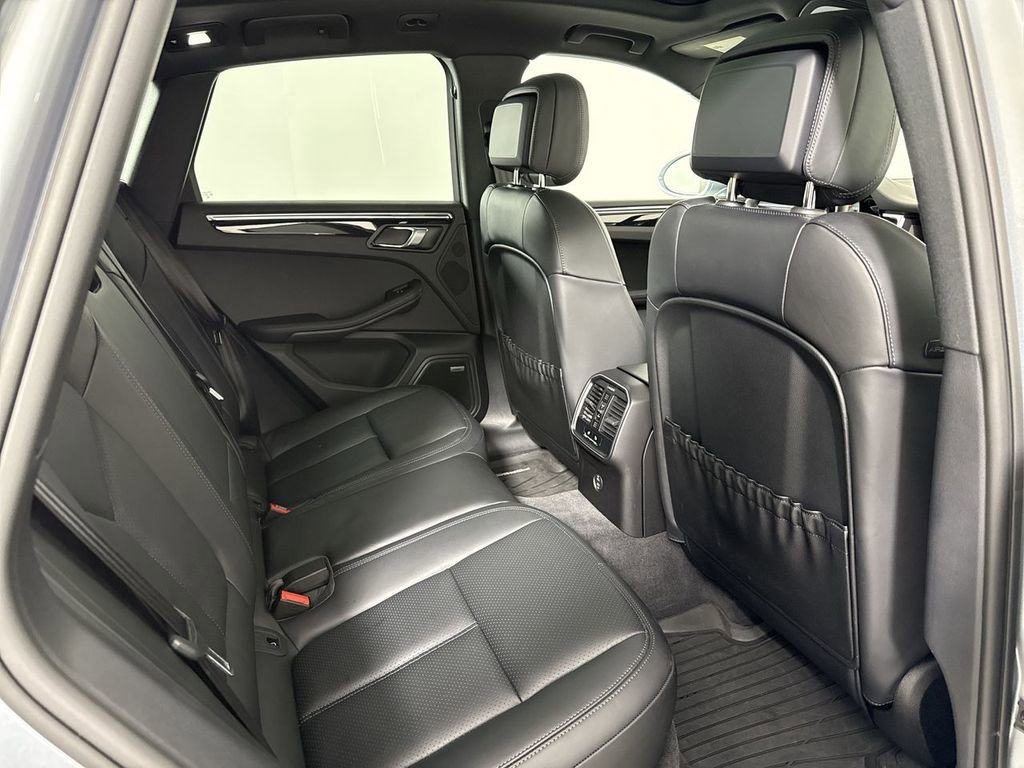 Certified 2025 Porsche Macan image 25