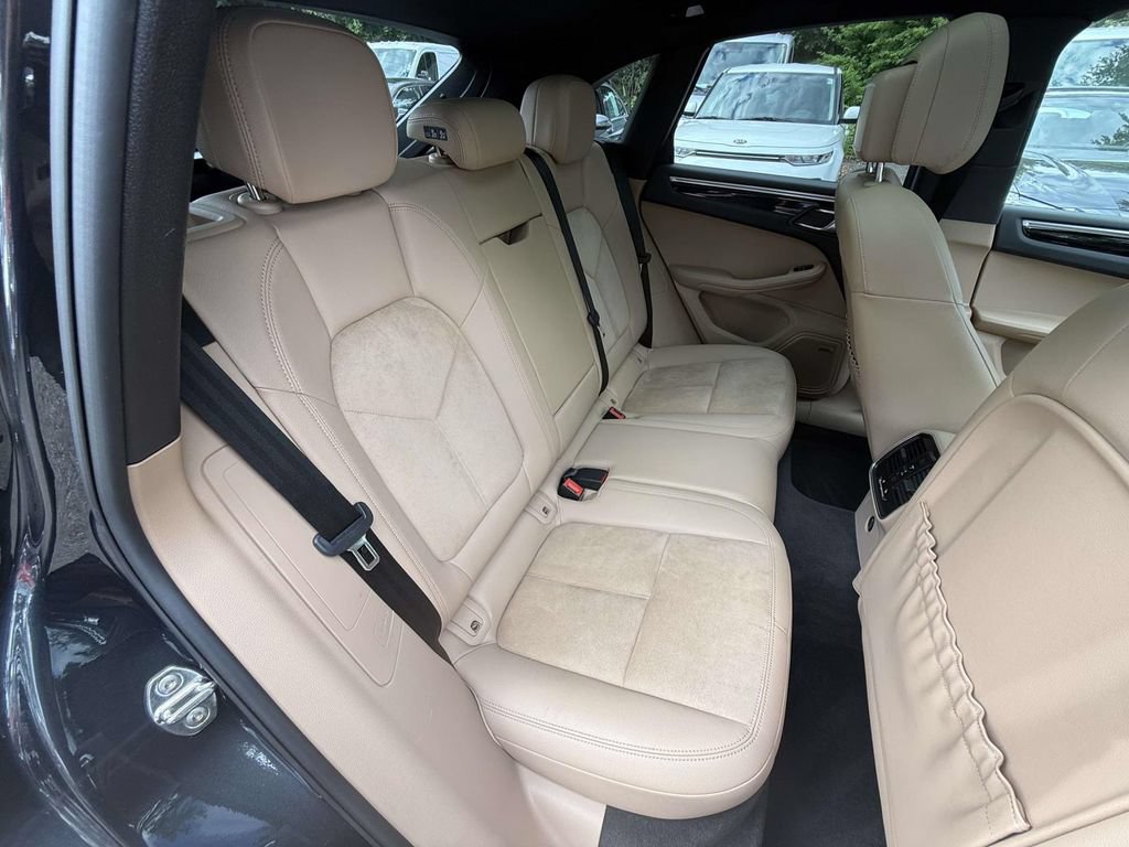 Used 2019 Porsche Macan AWD/4WD image 10