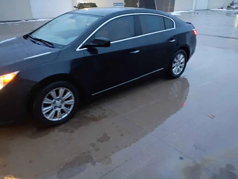 Used 2013 Buick LaCrosse FWD image 1