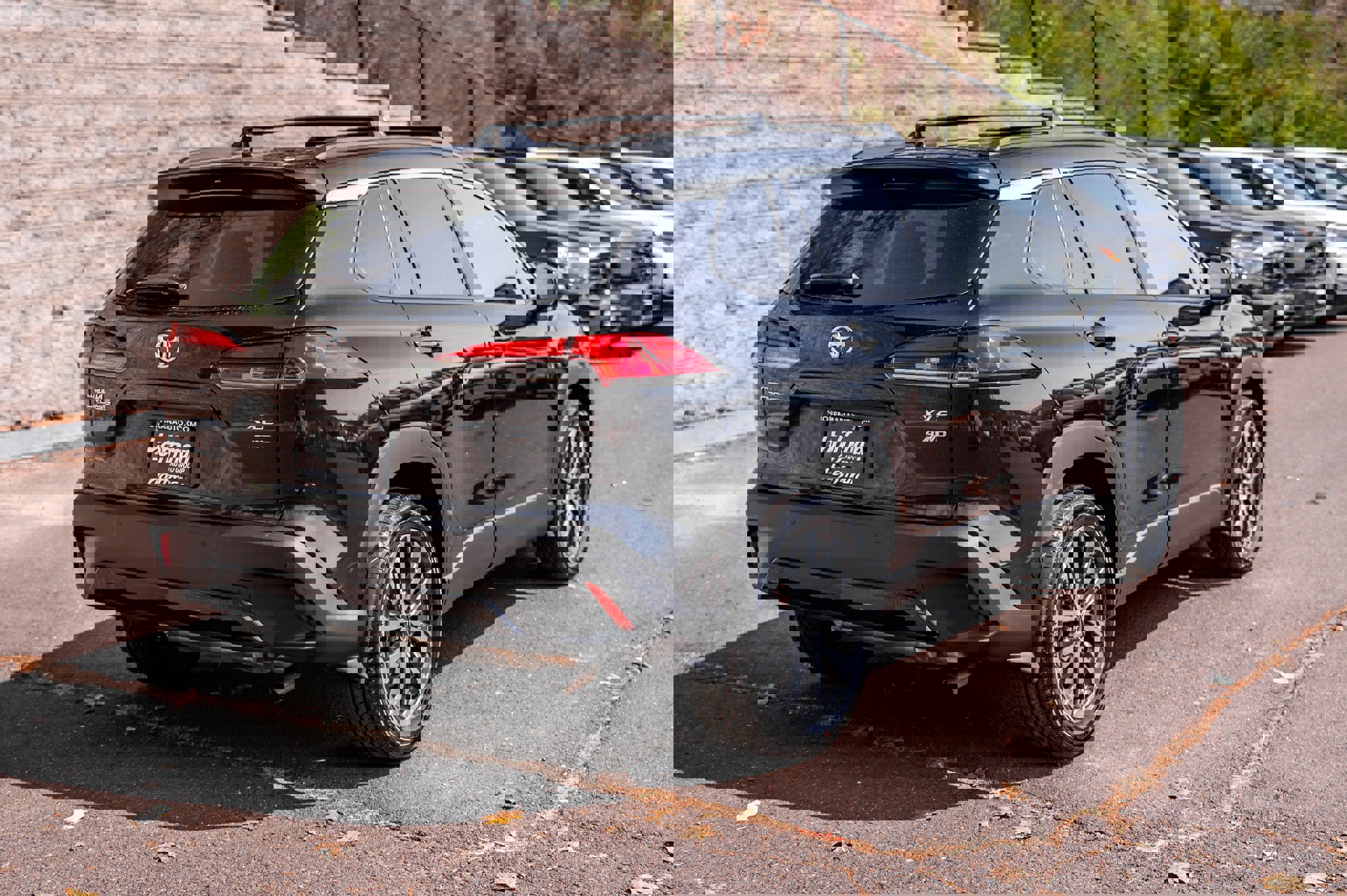 Used 2023 Toyota Corolla Cross XLE w/ Convenience Package image 5