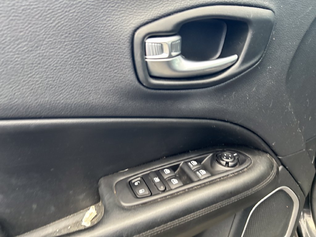 Used 2021 Jeep Compass Latitude AWD/4WD image 19