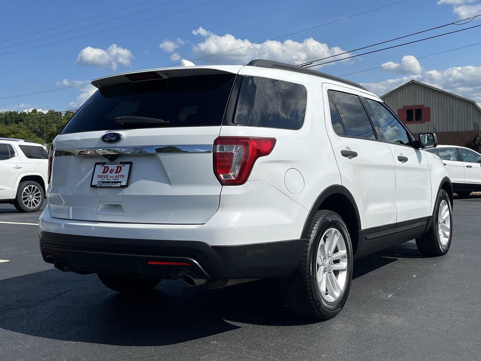 Used 2016 Ford Explorer FWD image 2