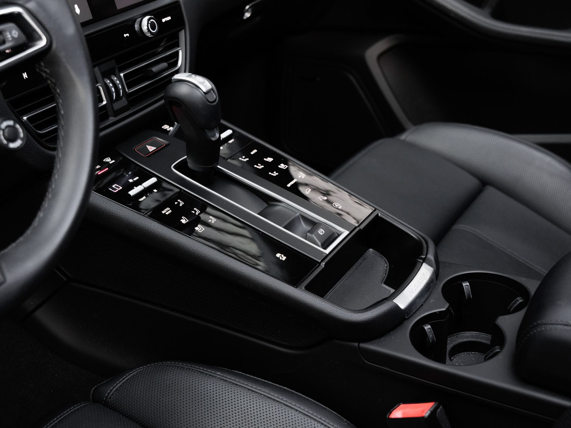 Certified 2026 Porsche Macan AWD/4WD image 22