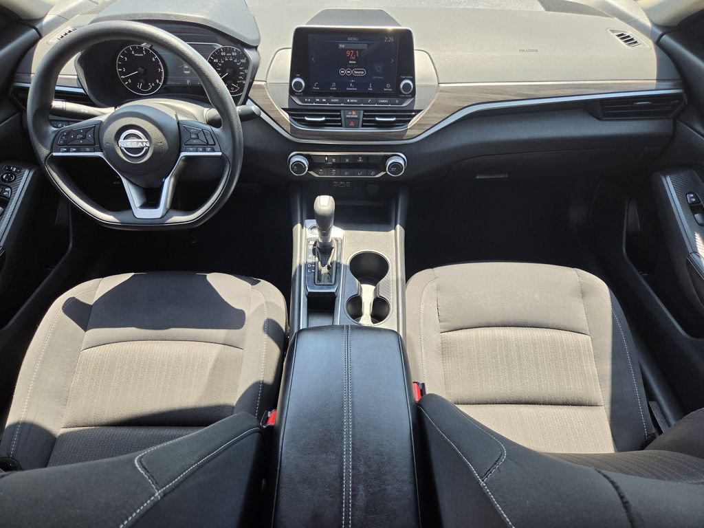 Used 2025 Nissan Altima 2.5 SV FWD image 12