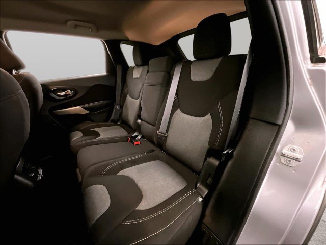Used 2018 Jeep Cherokee Latitude w/ Cold Weather Group AWD/4WD image 26
