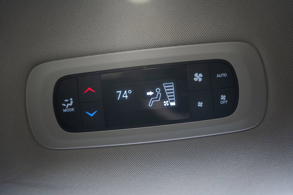 Used 2024 Chrysler Pacifica Touring-L image 38