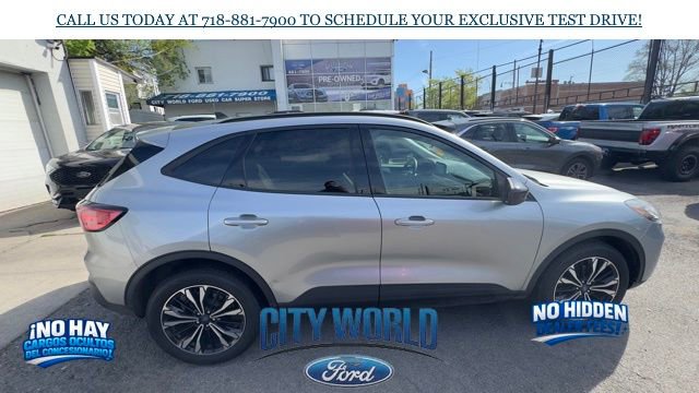 Certified 2022 Ford Escape SE w/ SE Sport Appearance Package AWD/4WD image 4