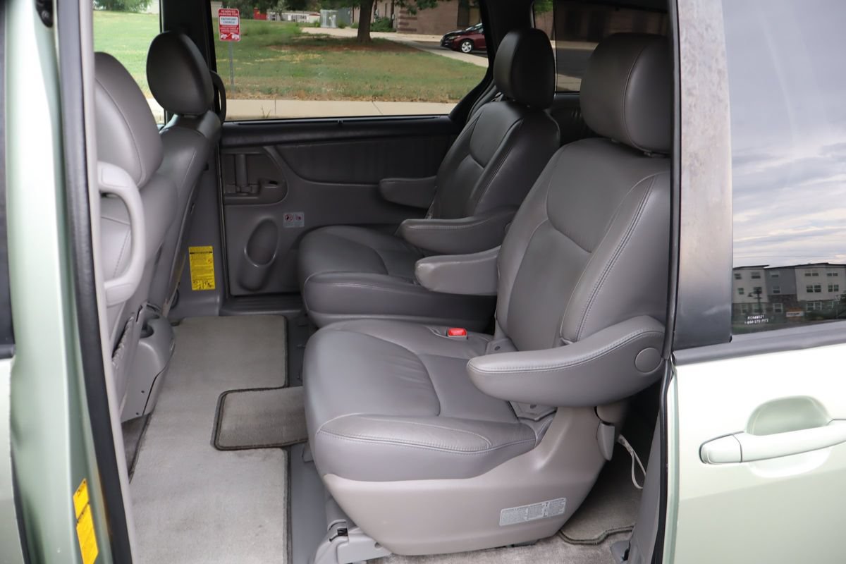 Used 2009 Toyota Sienna XLE FWD image 20