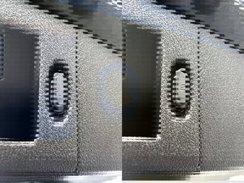 Used 2015 Cadillac Escalade Platinum image 23