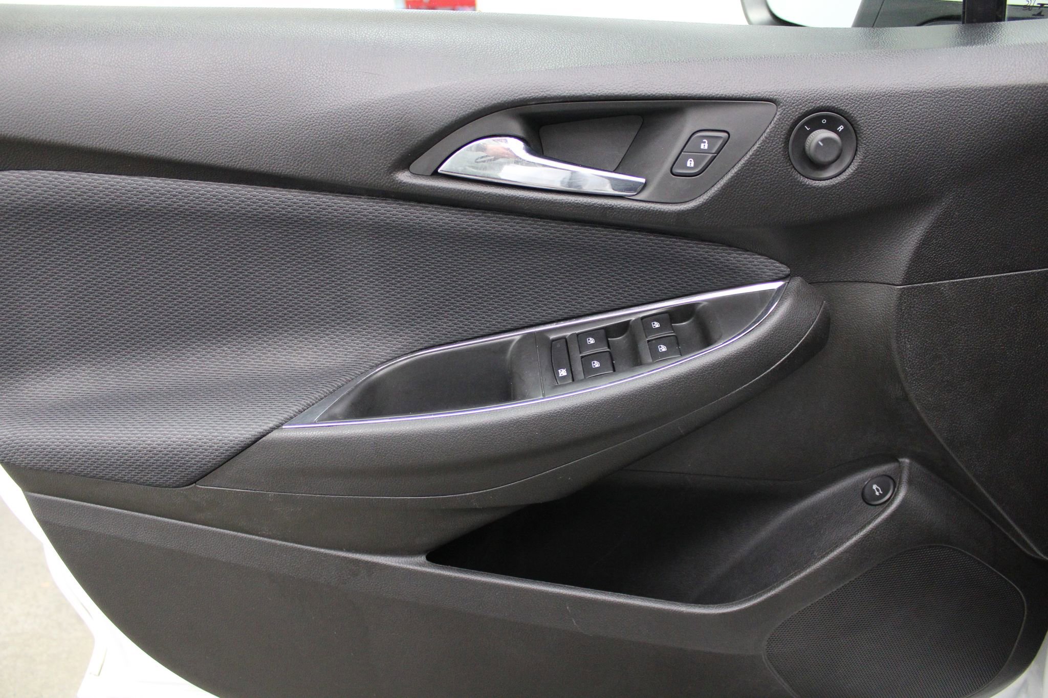 Used 2019 Chevrolet Cruze LT w/ Convenience Package image 11