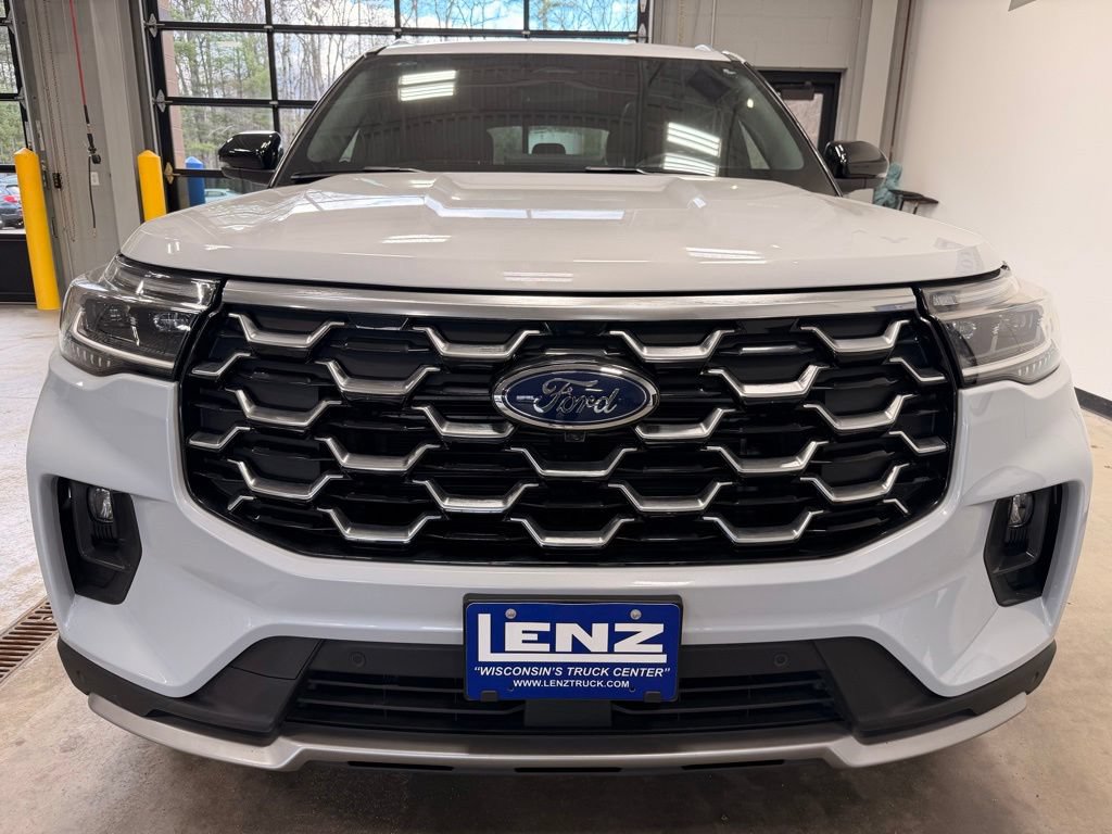 Used 2025 Ford Explorer Platinum AWD/4WD video 3