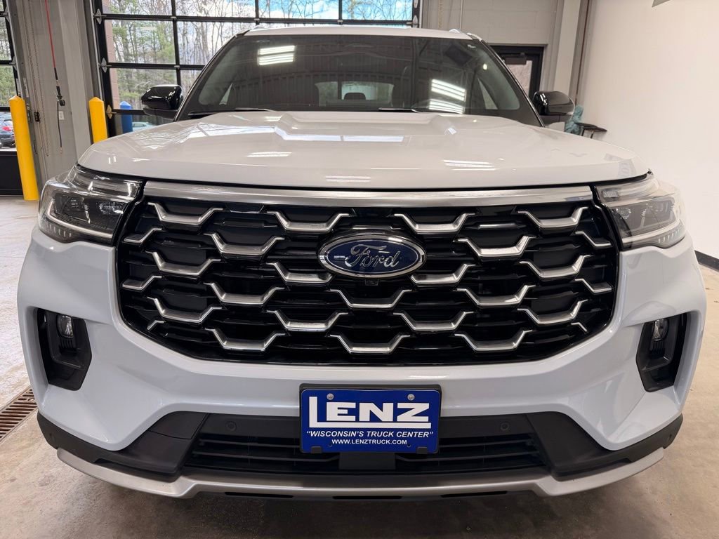 Used 2025 Ford Explorer Platinum AWD/4WD image 3