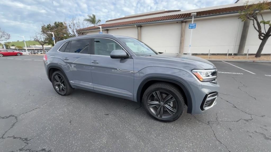 Used 2022 Volkswagen Atlas Cross Sport SEL R-Line image 2