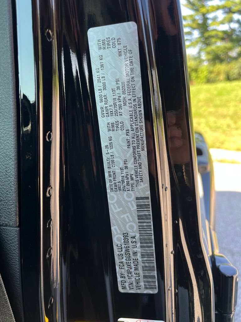 Used 2025 Jeep Wrangler Unlimited Sahara AWD/4WD image 37