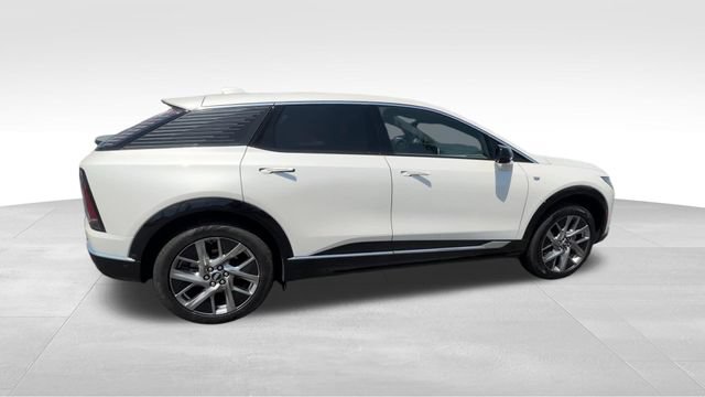 Certified 2025 Cadillac Optiq Luxury 2 w/ LPO, Floor Liner Package AWD/4WD image 8