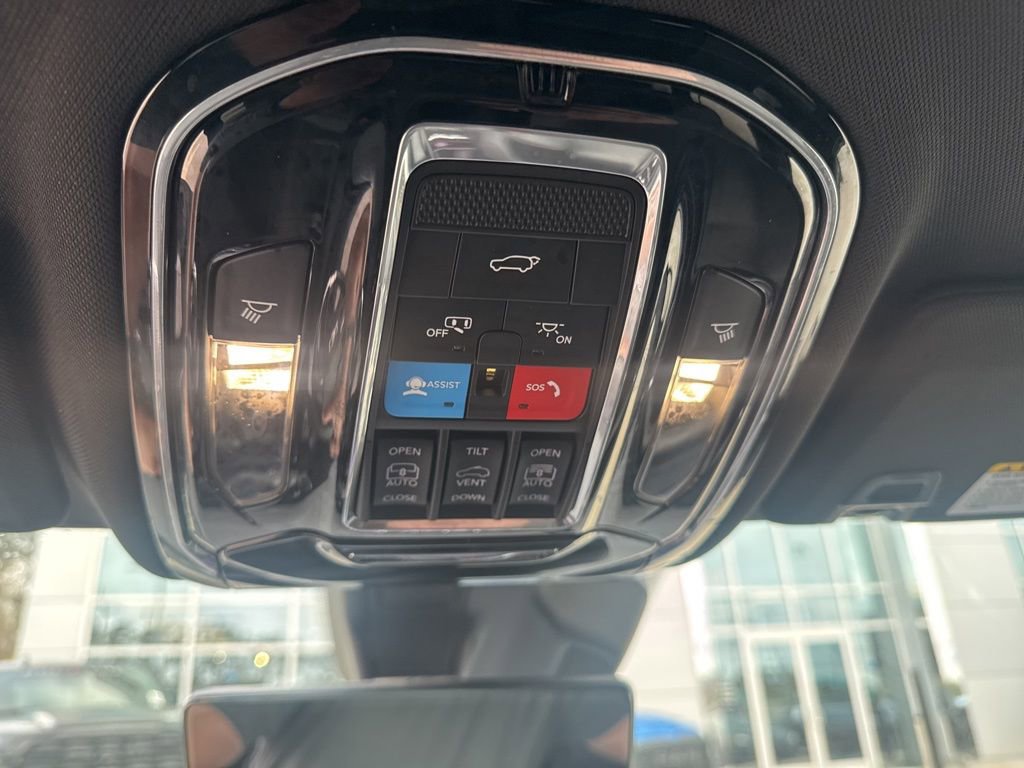 Used 2023 Jeep Grand Cherokee Overland w/ Luxury Tech Group IV image 23