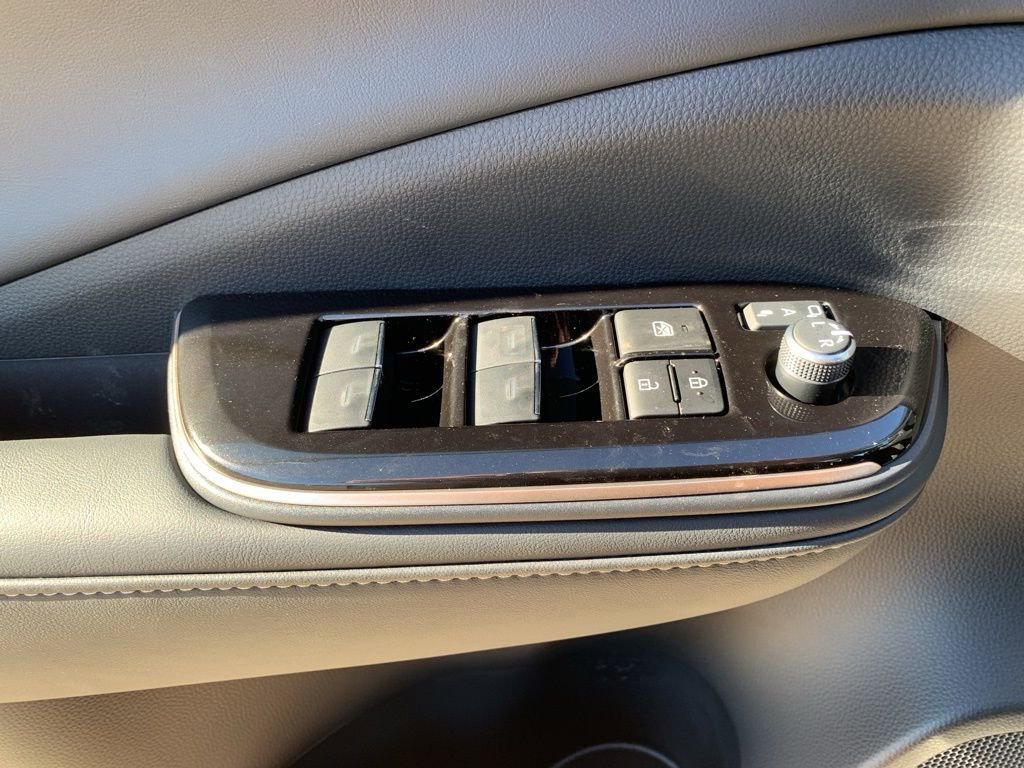 New 2025 Toyota Crown Signia image 12