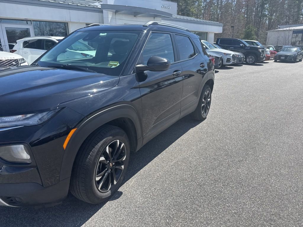 Used 2022 Chevrolet TrailBlazer LT w/ Convenience Package AWD/4WD image 2