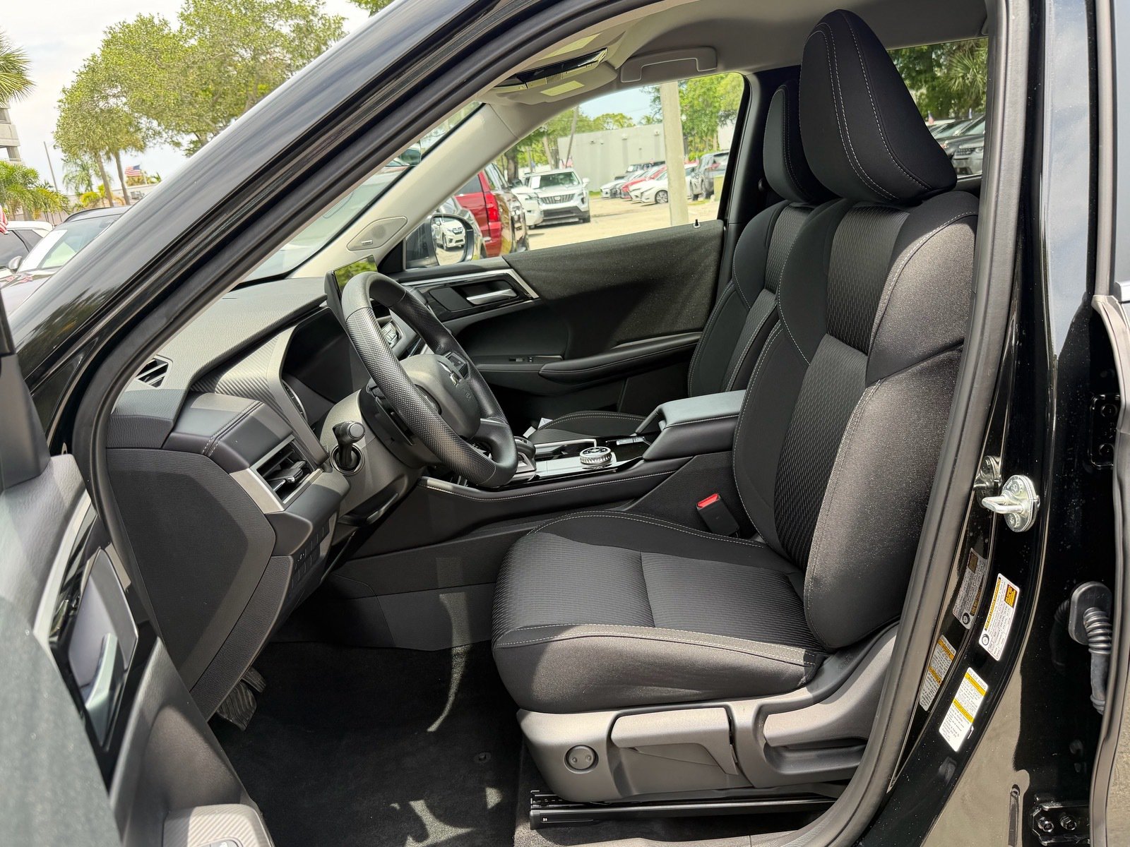 Used 2025 Mitsubishi Outlander ES AWD/4WD image 11